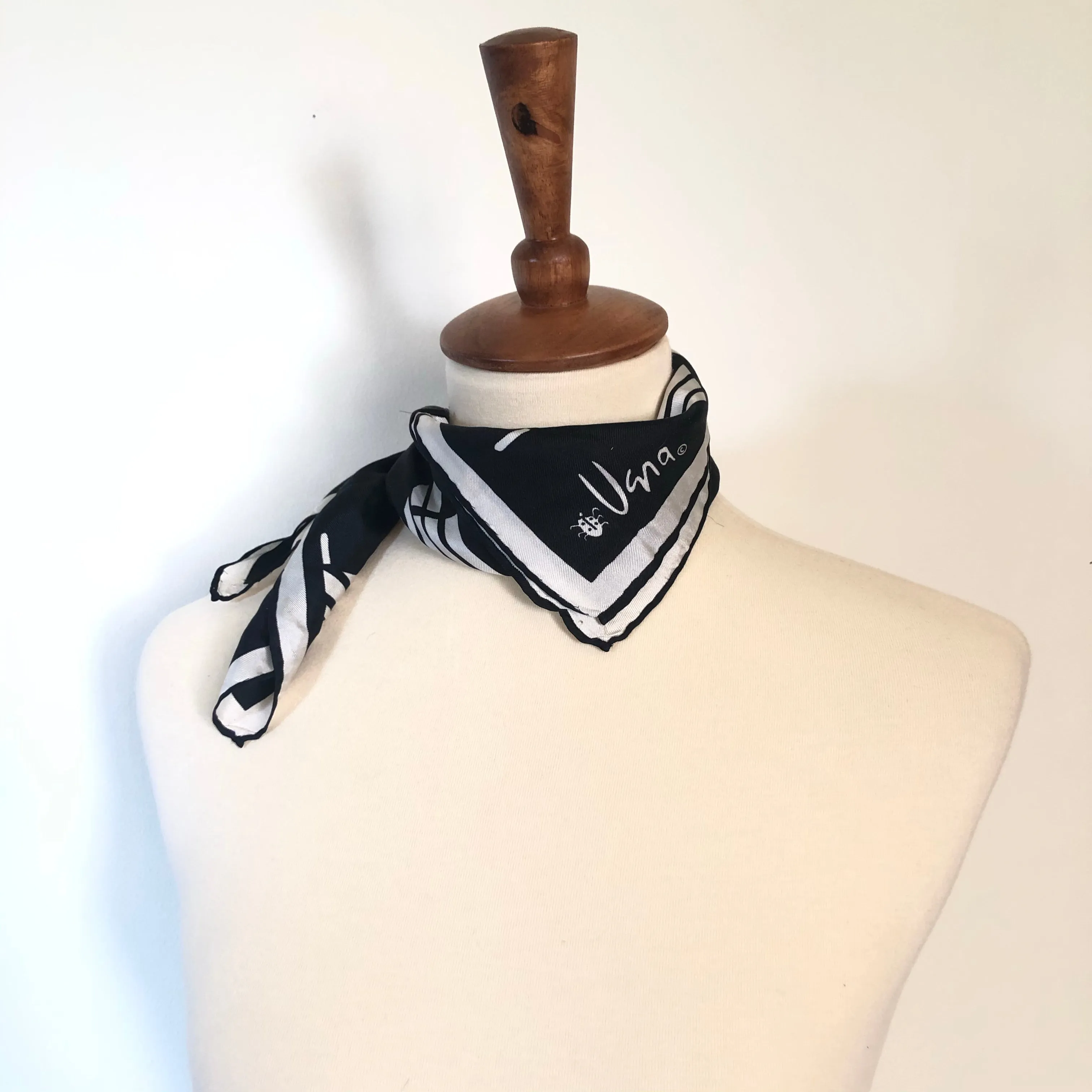 1960 Vera Park Bench novelty print scarf