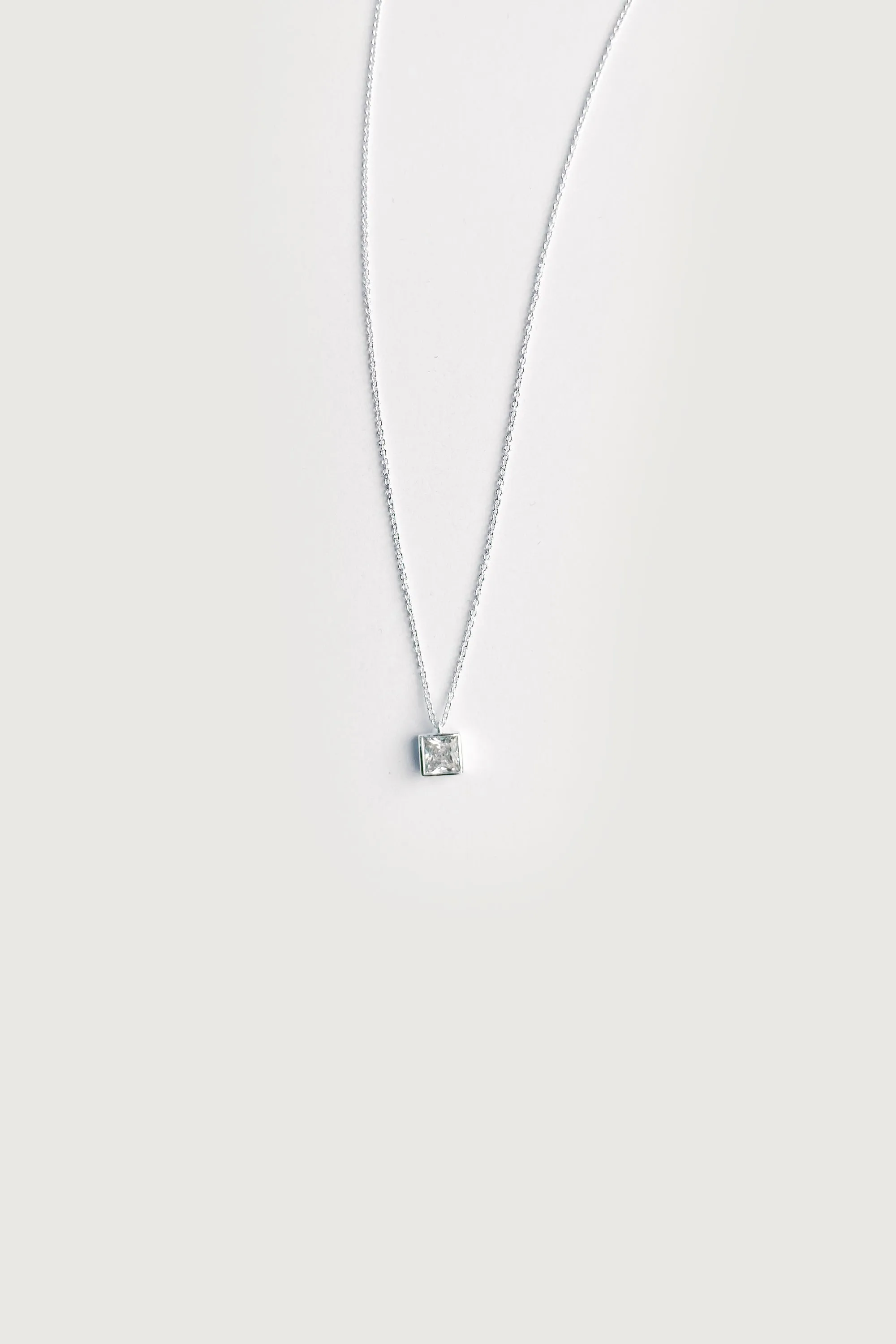 CABLE CHAIN NECKLACE WITH GEM