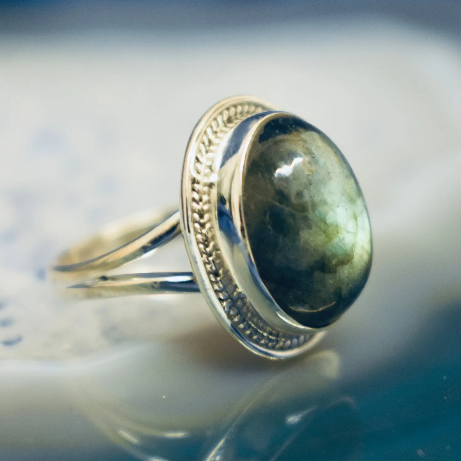 Detailed Labradorite Ring (925) Sterling Silver