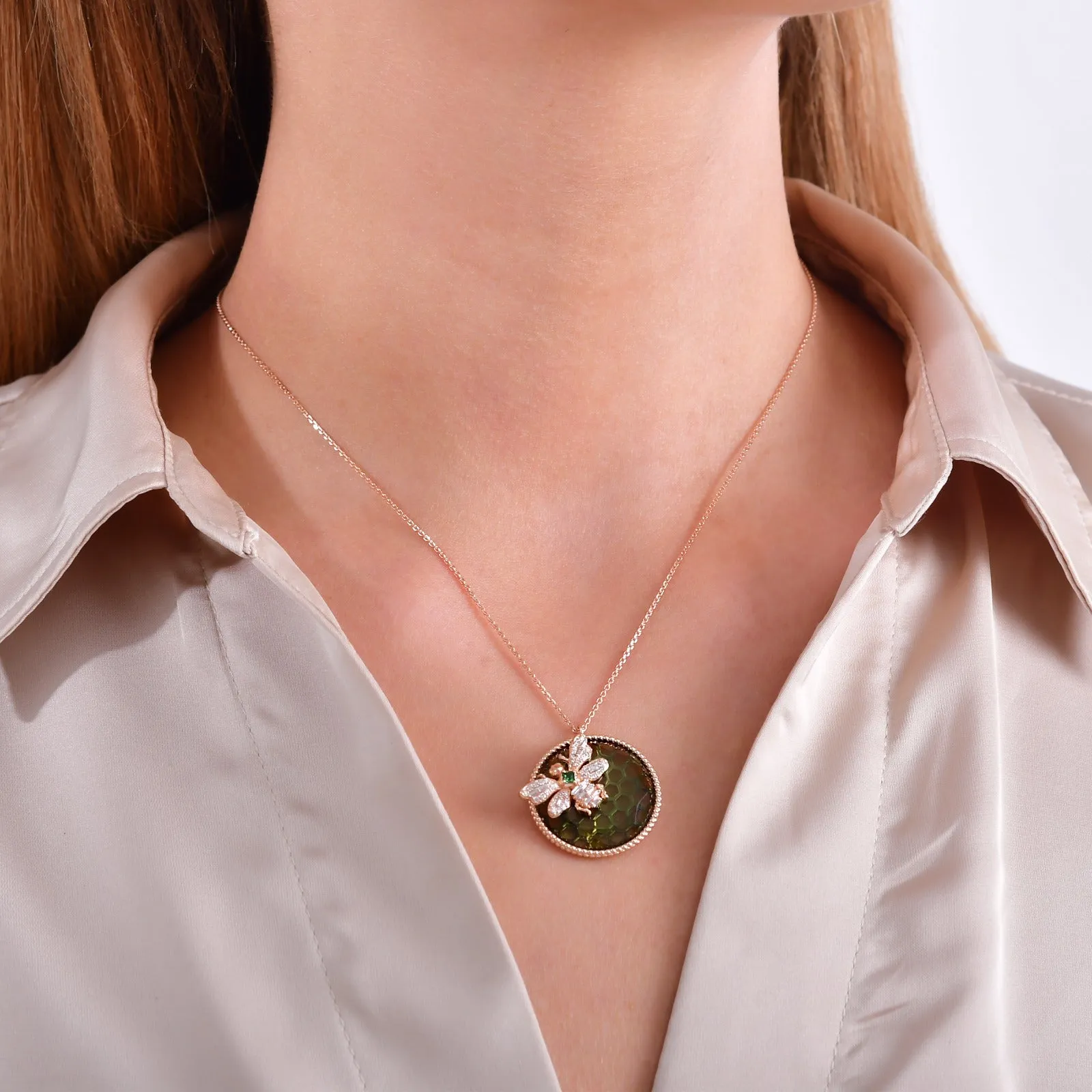 HONEYCOMB PERIDOT BAGUETTE BEE DIAMOND GOLD NECKLACE