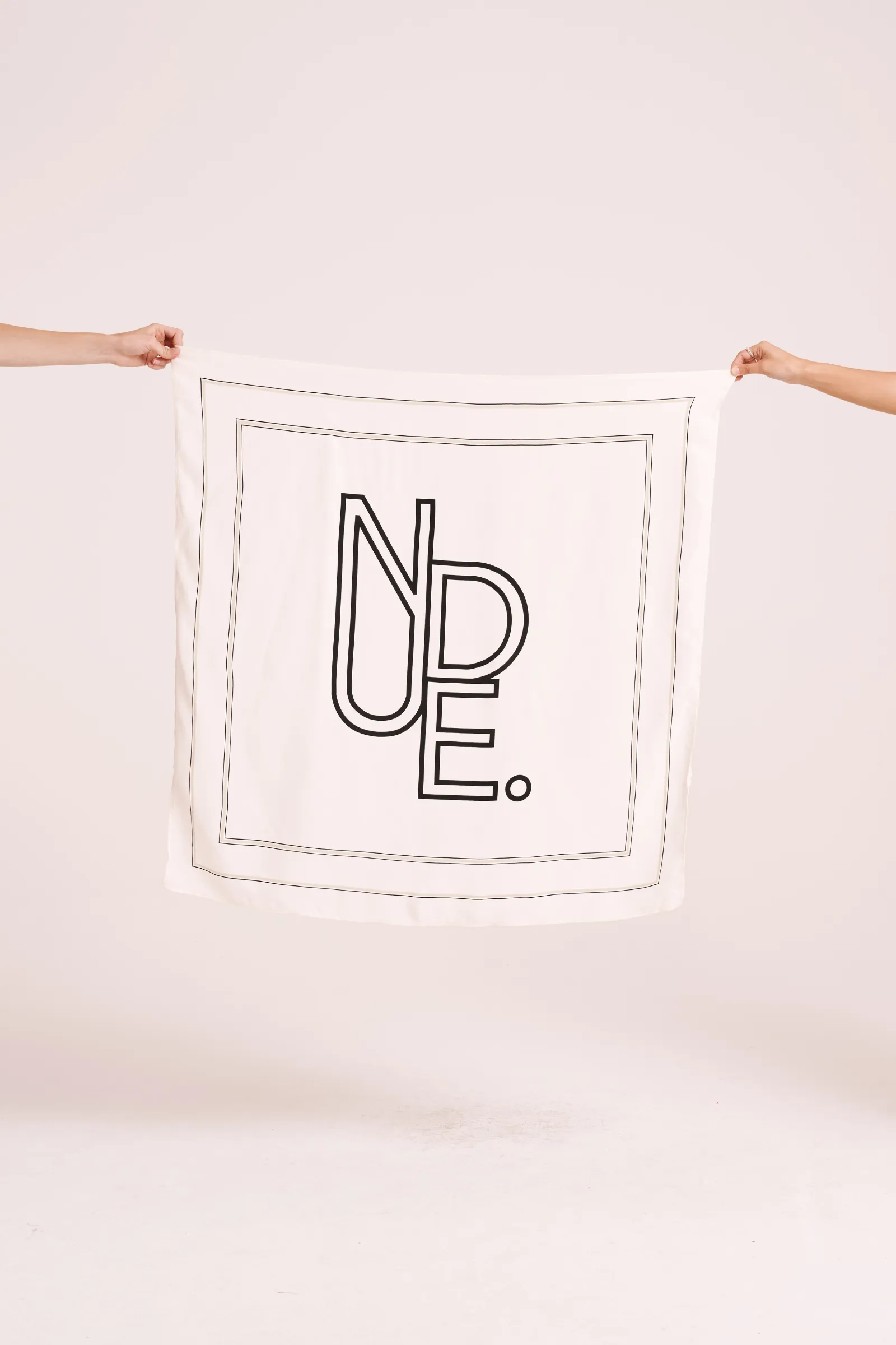NUDE EMBLEM SCARF